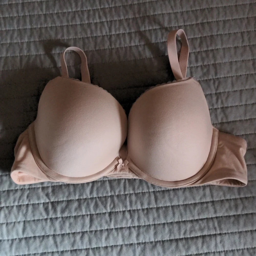 Torrid NWOT Nude Lightly Padded Plunge Bra, size 38B - Picture 4 of 7